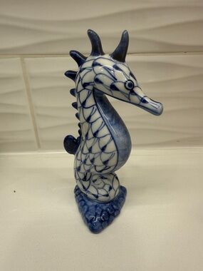 porcelain seahorse Andrea by Sadek blue and white